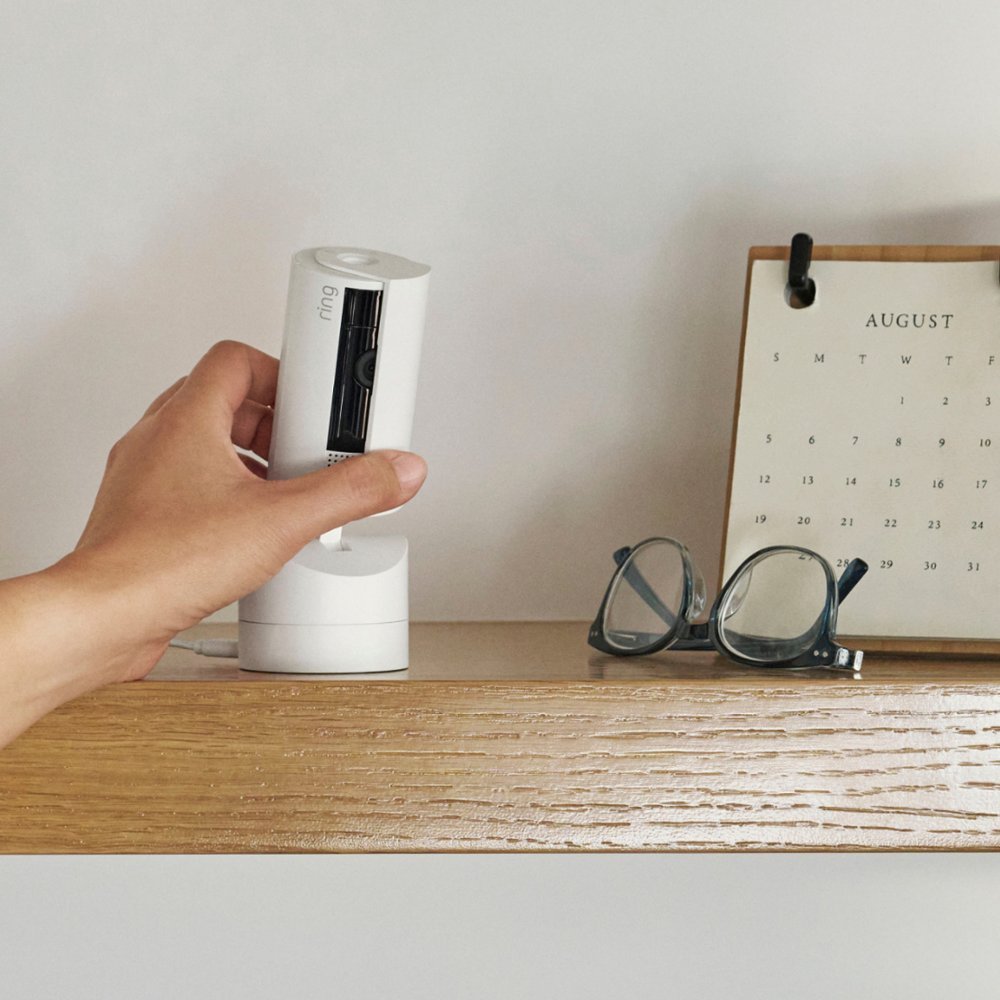 Ring Pan-Tilt Indoor Cam 360° pan and 169° tilt, (White / Black)