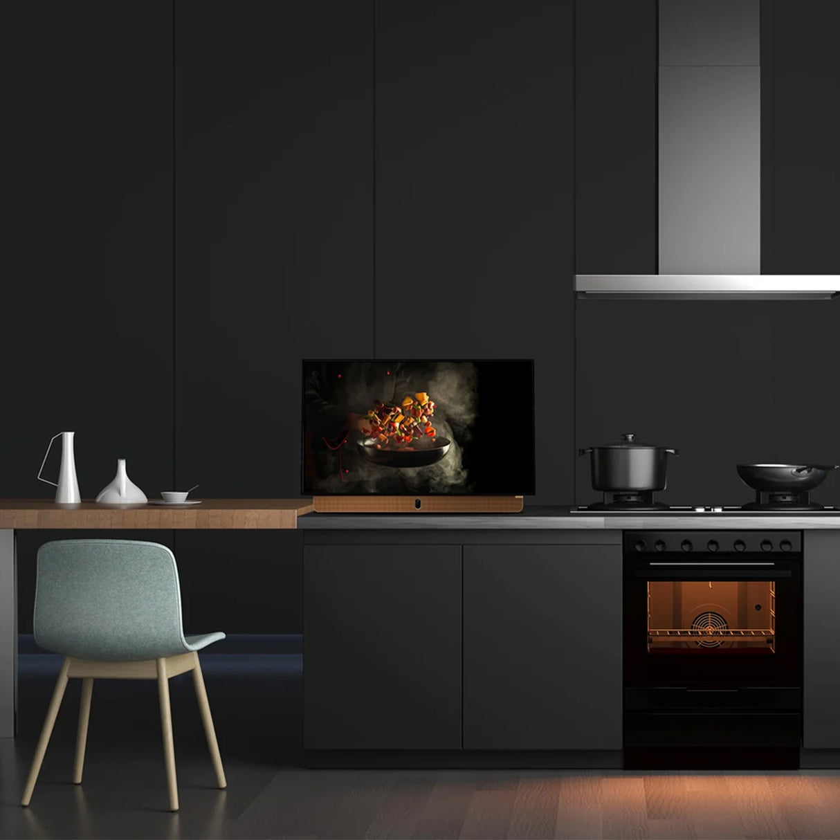 Skyworth 24P100 Companion 24" portable TV 1080P with battery and Google streaming